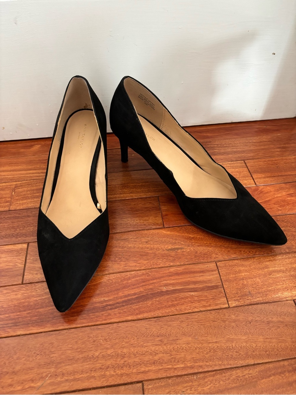 Ann Taylor Black Pointed-Toe Kitten Heel Pumps